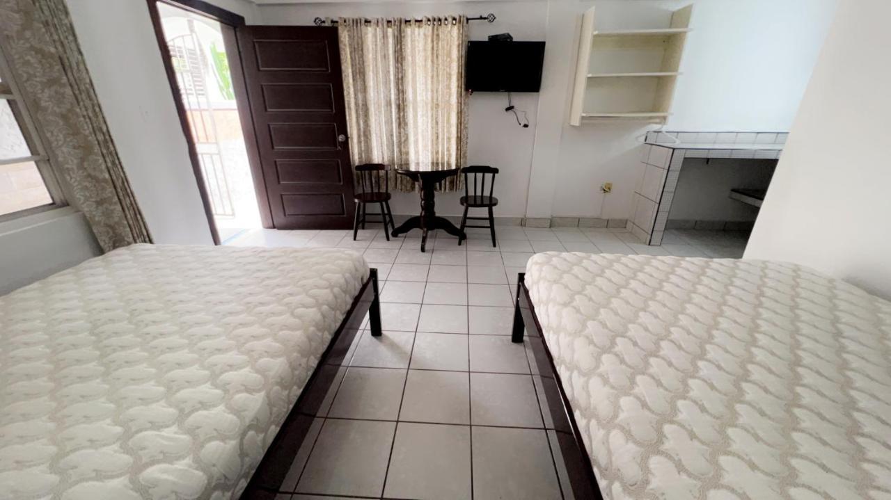 Las Palmas Hotel Corozal Exterior foto